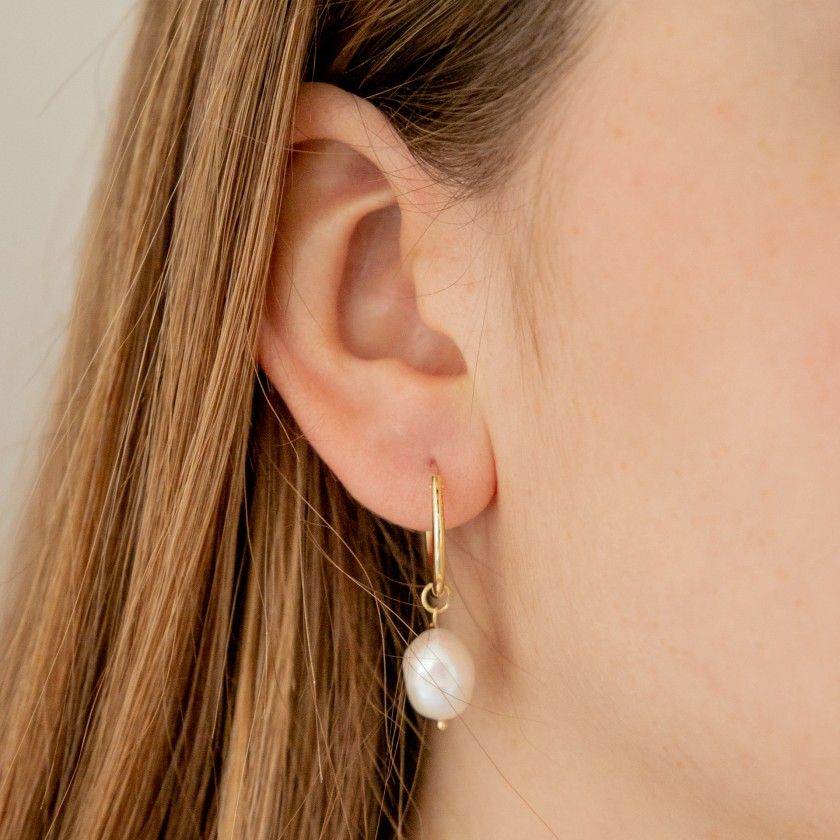 Silver hoops with iregular pearl
