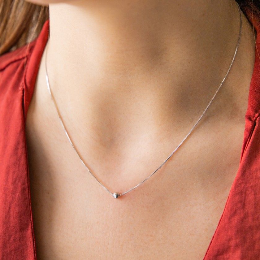 Silver necklace with squared chain