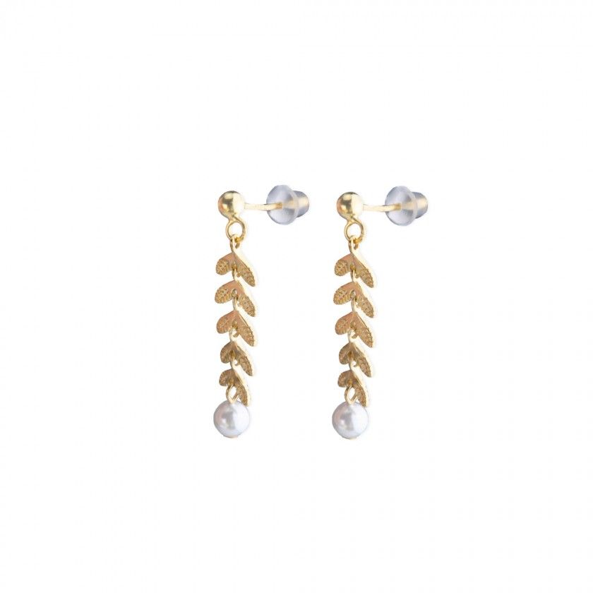 Golden silver earrings with leafs and a pearl