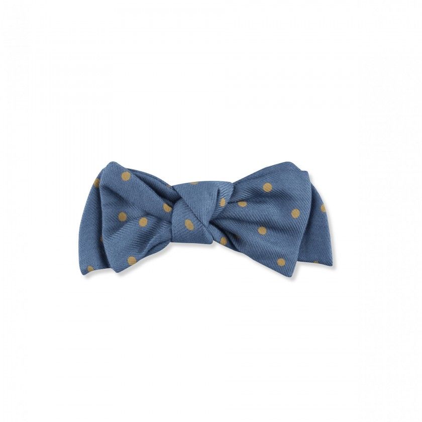 Bow with knot
