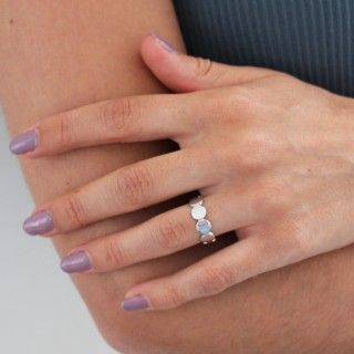 Silver ring circles