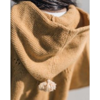 Yumi girl knitted cape