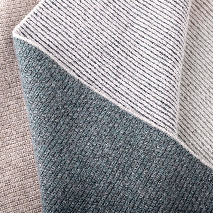 Stripes knitted blanket